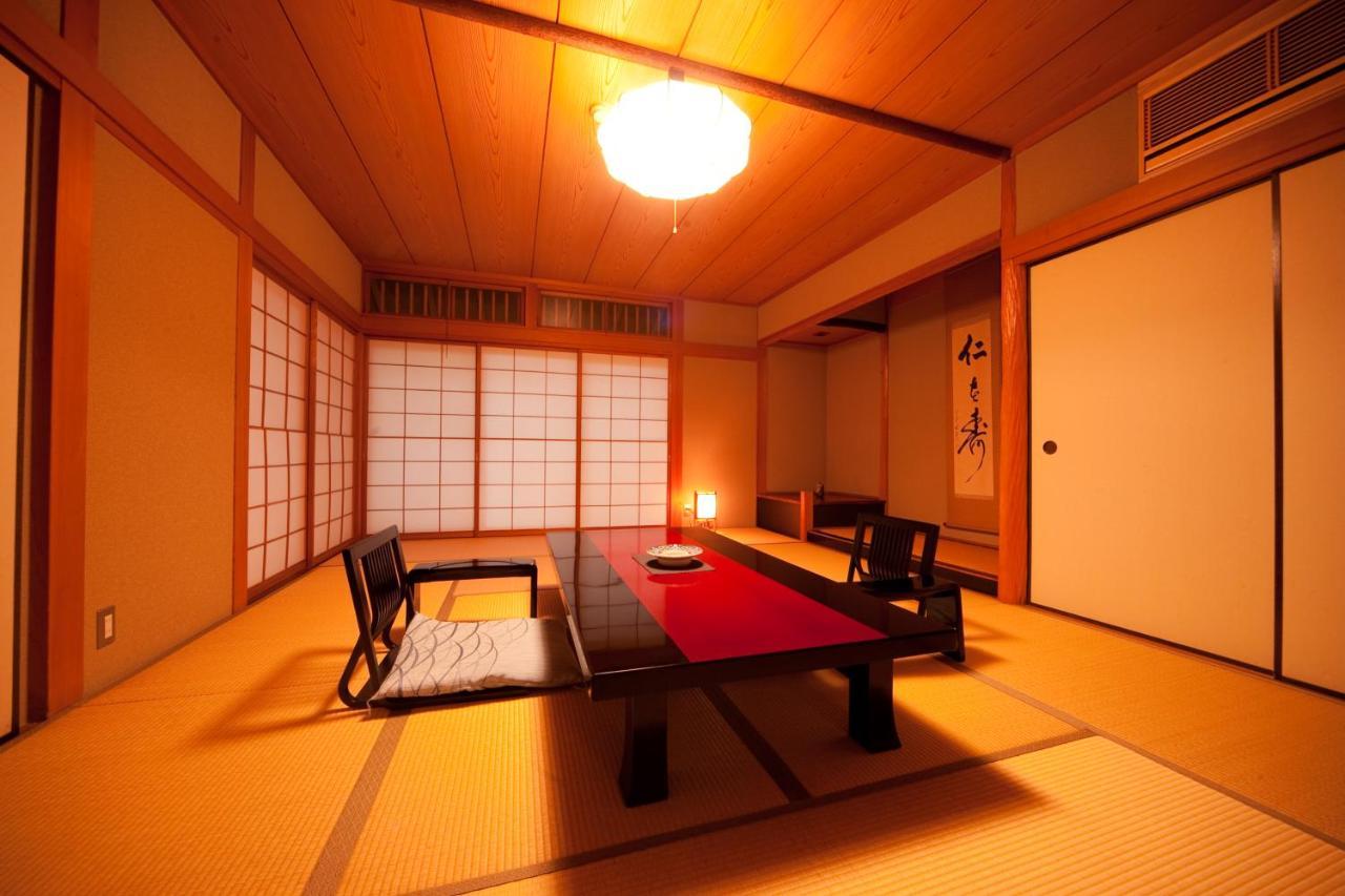 Ryotei Tanokura Hotel Yufu Exterior foto